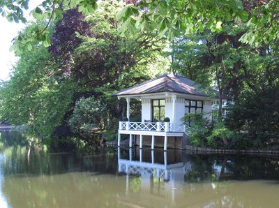 Het theehuis aan de Singel van Woerden.